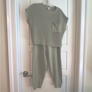 sz Small cap sleeve light, sage green two piece knit set